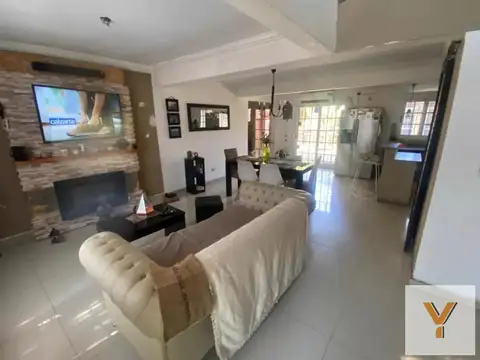 Casa en venta - 3 Dormitorios 2 Baños - 150Mts2 - Ituzaingó