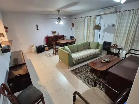 Almirante Brown 100, Piso 1