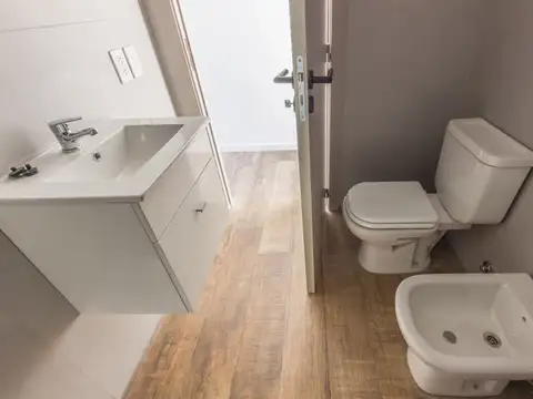 DEPARTAMENTO 2 AMB -  1° PISO AL FRENTE - CON BALCON - ENTREGA INMEDIATA