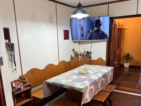 VENTA Casa 5 ambientes con cochera y parque en Ramos Mejia