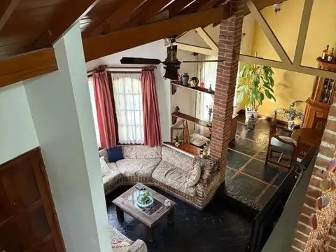 Casa 6 ambientes con 2 baños