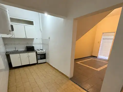 ¡Depto 3 ambientes con patio en Bernal Oeste!
