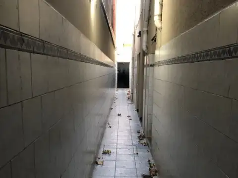 ¡Depto 3 ambientes con patio en Bernal Oeste!