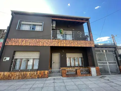 Depto Tipo Casa 4 ambientes con 2 baños