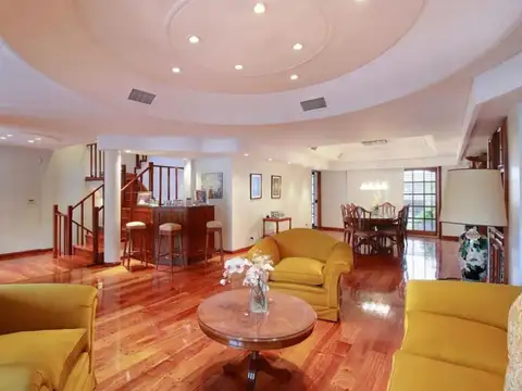 Casa 7 ambientes con 5 baños