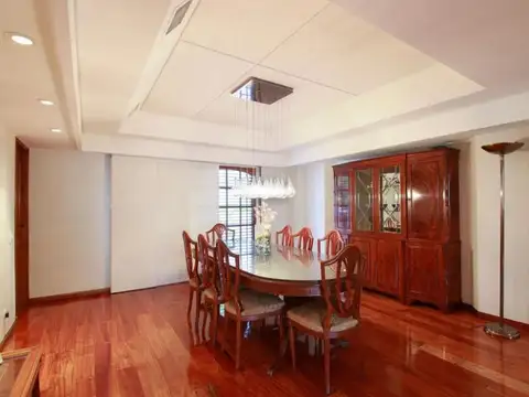 Casa en Venta con 4 cocheras