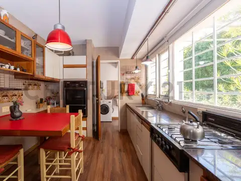 Casa 10 ambientes con 3 baños