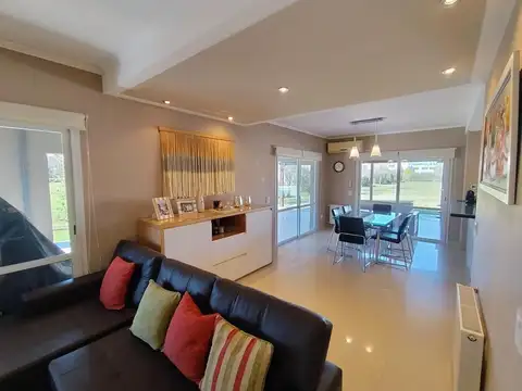 Casa en Venta en Puerto Roldan, USD 375.000
