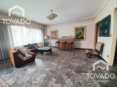 Piso de categoria, ideal para refaccionar! 5 Ambientes con Cochera en Belgrano!