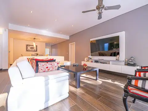 Casa 5 ambientes con 3 baños