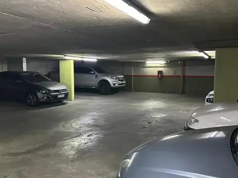 Cochera Cubierta en venta Parque Centenario 13 metros