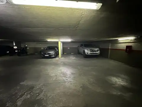Cochera Cubierta en venta Parque Centenario 13 metros