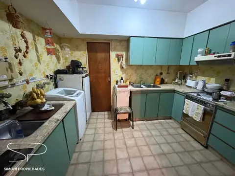 Casa en Venta con 4 cocheras