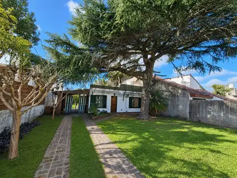 Venta de casa en lote de 480 metros con galería y parque con parrila, Villa Buide, Pilar