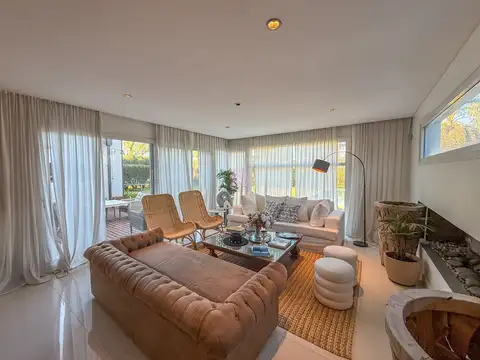 Casa en Venta en Pilar del Este - Los Jazmines, USD 530.000