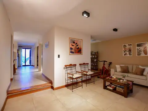 Casa de cuatro dormitorios en venta La Plata zona Plaza Malvinas