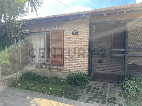 Casa 5 ambientes con 1 baño