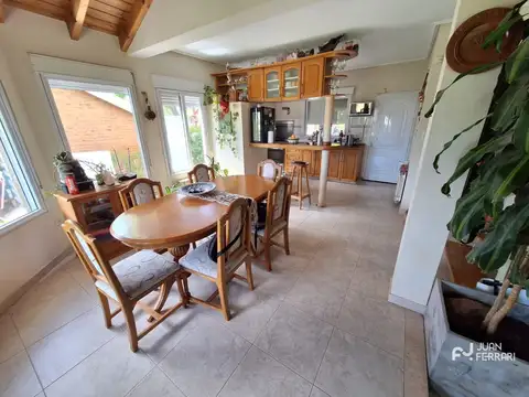 Casa en Venta con 2 cocheras
