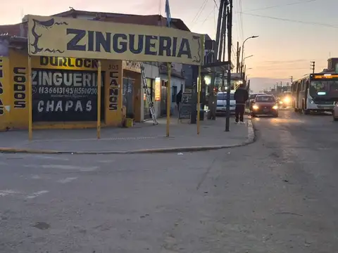 LOCAL EN ALQUILER ESQUINA JOSÉ C PAZ CON DEPÓSITO 