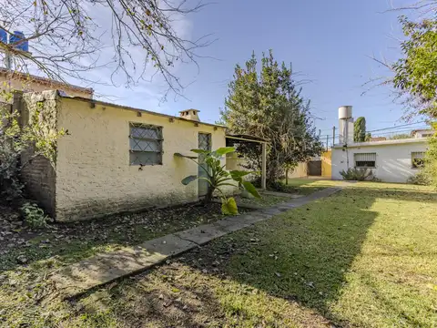 Casa de dos habitaciones y parque a metros de Centenario y Arana VILLA ELISA