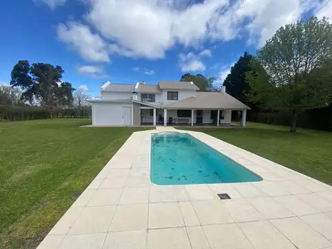 CASA QUINTA DE DOS PLANTAS A LA VENTA EN TOMAS JOFRE