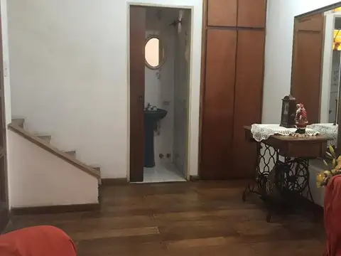 Casa 5 ambientes con 3 baños