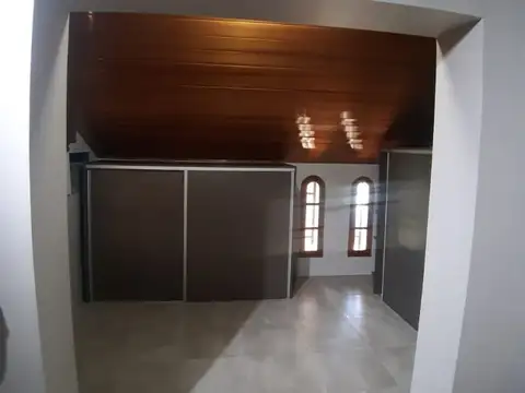 Excelente casa 4 ambientes totalmente refaccionada