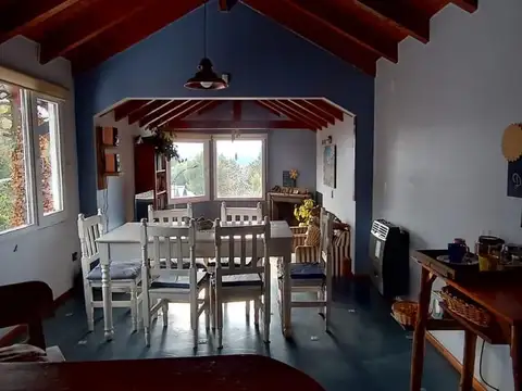 Casa 4 ambientes con 2 baños