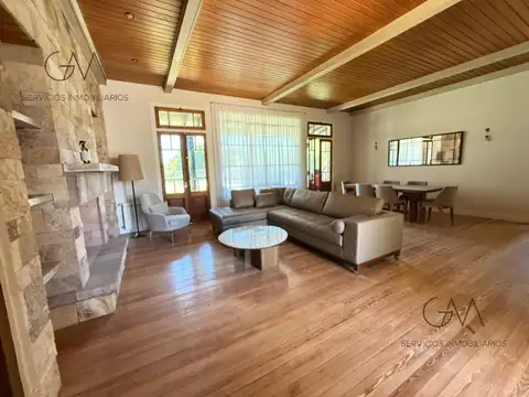 Casa 5 ambientes con 4 baños