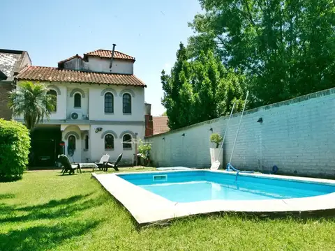 Casa en Venta con 2 cocheras