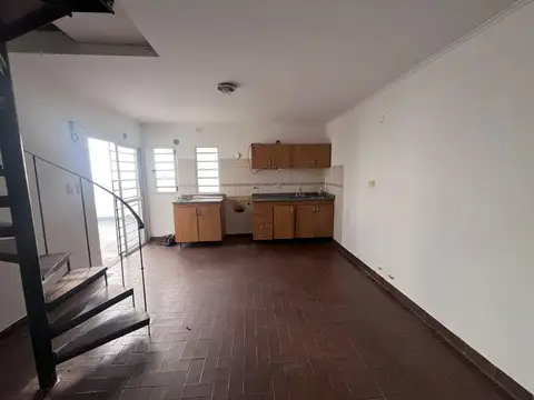 Casa 6 ambientes con 1 baño