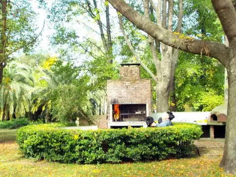 Campo en venta de 34ha en La Plata, casa 311m2 + extras 83m2