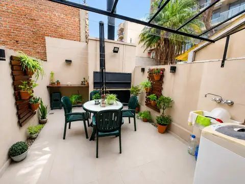 EXCELENTE DUPLEX  3 AMBIENTES CON PATIO