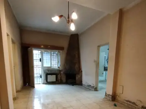 Av. Hipólito Yrigoyen 700