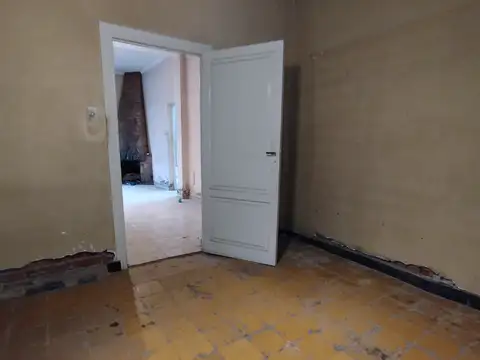 Casa 6 ambientes con 2 baños