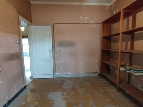 Av. Hipólito Yrigoyen 700