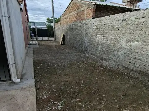 CASA EN B°80 VIVIENDAS EN GRAL.GUEMES