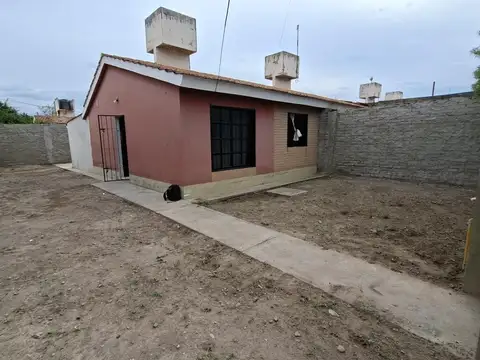 CASA EN B°80 VIVIENDAS EN GRAL.GUEMES