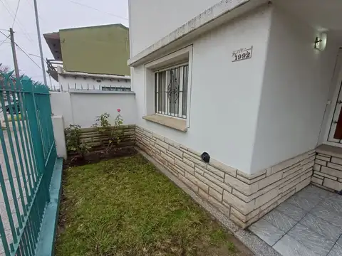 Casa en Alquiler con 1 cochera