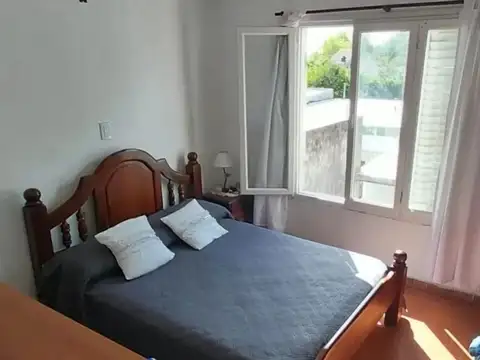 Departamento 8 ambientes con 2 baños