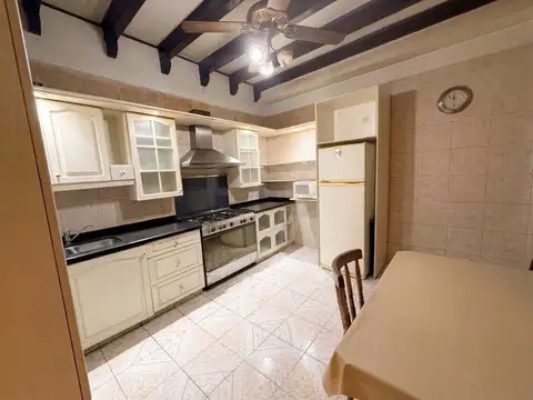 Casa 7 ambientes con 4 baños