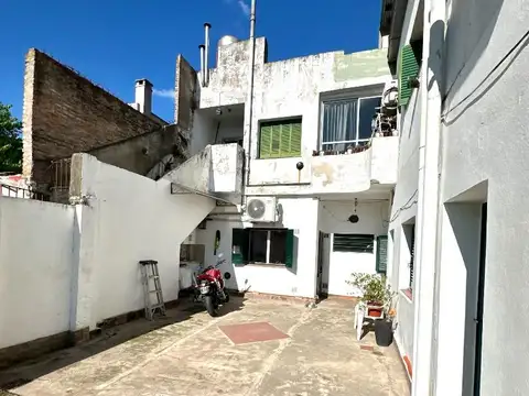PH con amplio jardín propio en Banfield - Carlos Croce 1255