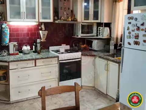 Venta - Casa - 3 Dormitorios - Parque libre - Excelente Ubicacion - Apta Crédito  
