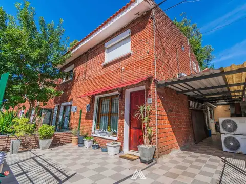 Venta casa dos dormitorios y cochera Nuevo París