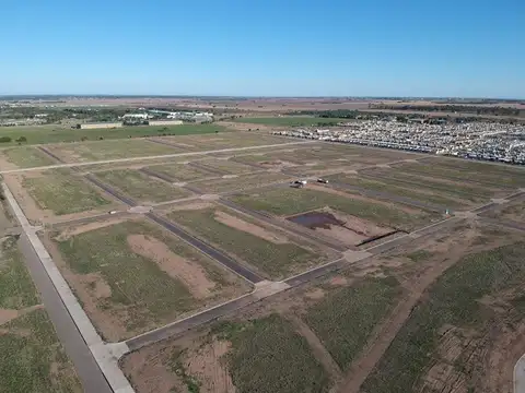 VENTA LOTE 250 m2  APTO DUPLEX FONDO SUR CUESTAS MANANTIALES