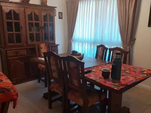 TRIPLEX 4 AMBIENTES CON COCHERA EN VENTA EN COMPLEJO BERNAL PARQUE.