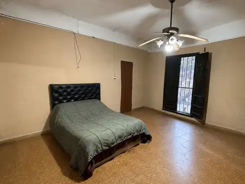 CASA CON GALPÓN EN BERAZATEGUI OESTE