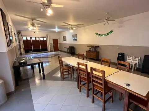 Alquiler Depósito con oficinas en Flores