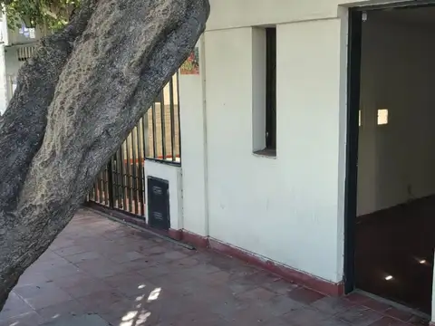 Casa 10 ambientes con 2 baños