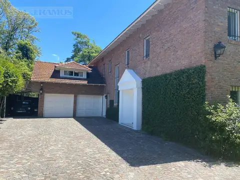 Casa en Venta con 10 cocheras